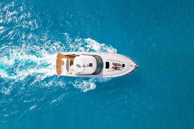 Cozumel Private Yacht and Snorkel with Lunch and Open Bar Onboard - An In-Depth Look at the Experience