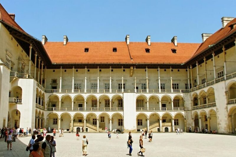 Cracow: Wawel Castle & Cathedral, Rynek Underground & Lunch - Key Points
