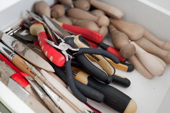 Create a unique leather accessory in downtown Budapest! - Who Should Consider This Experience?