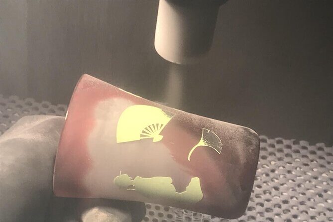 Create your Glass Artwork with Japanese Motifs in Tokyo - Key Points