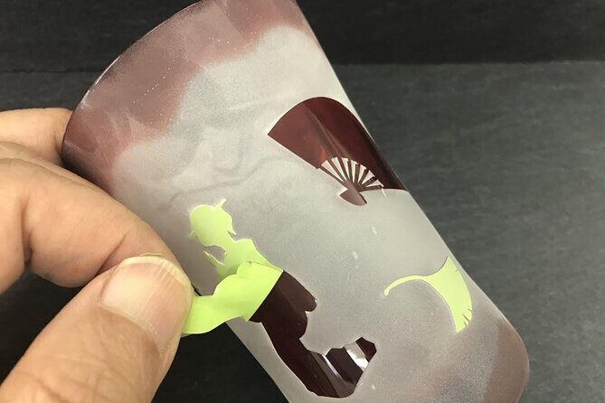 Create your Glass Artwork with Japanese Motifs in Tokyo - Who Will Love This Experience?
