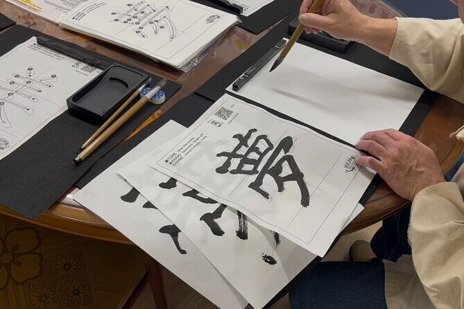Creative experienceDrawing Kanji and Creating Souvenirs - Key Points