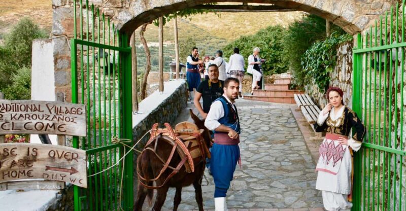 Crete: Traditional Cretan Night: Live Show and Dinner - Key Points