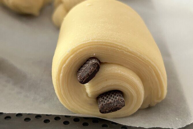 Croissants and pains au chocolat with a pastry chef in Paris - Key Points
