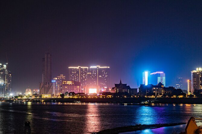 Cruise and Dine along the Phnom Penh Skyline - Key Points