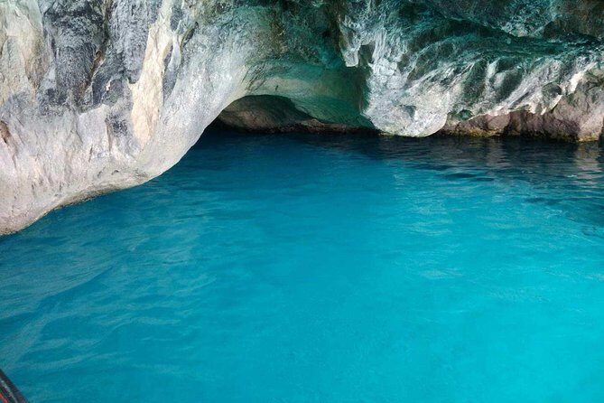 Cruise to turtle's island and caves with a glass bottom boat - A Deep Dive into the Experience