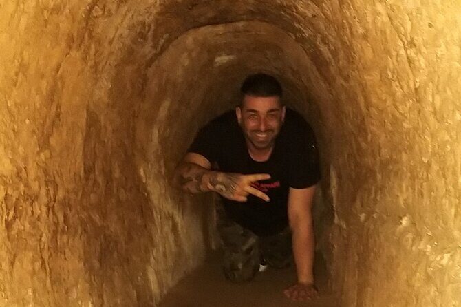 Cu Chi tunnels w 20 years of insider - Key Points