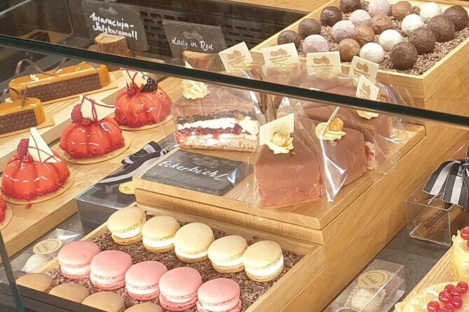 Cultural and culinary pleasure tour through Innsbruck's old town - Exploring Innsbruck’s Old Town Through Food and History