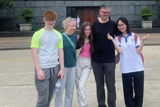 Cultural Exchange with Student Guides - An In-Depth Look at the Experience