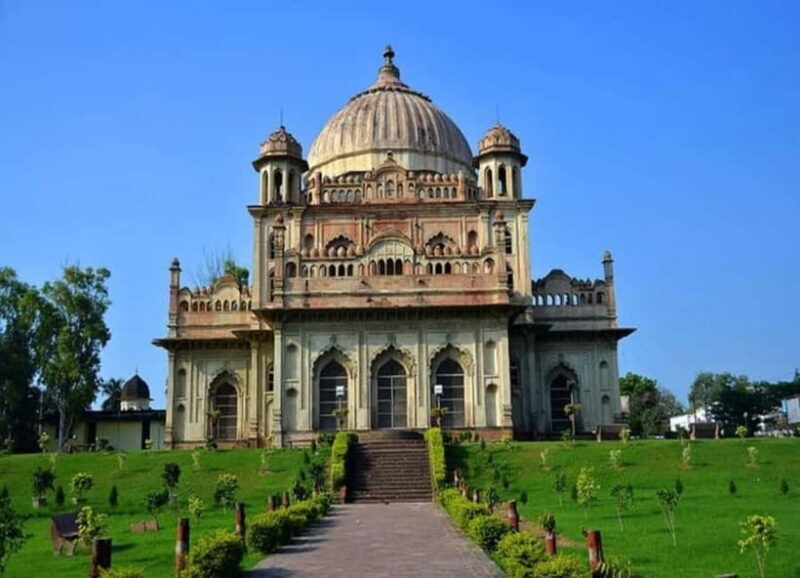 Cultural Walking Tour of Lucknow with Local Snacks - Exploring Lucknow: A City of Royalty and Poetry