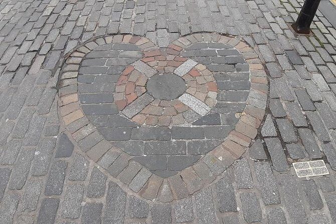 Curious Tales of the Royal Mile - Private Walking Tour - What to Expect at Each Stop