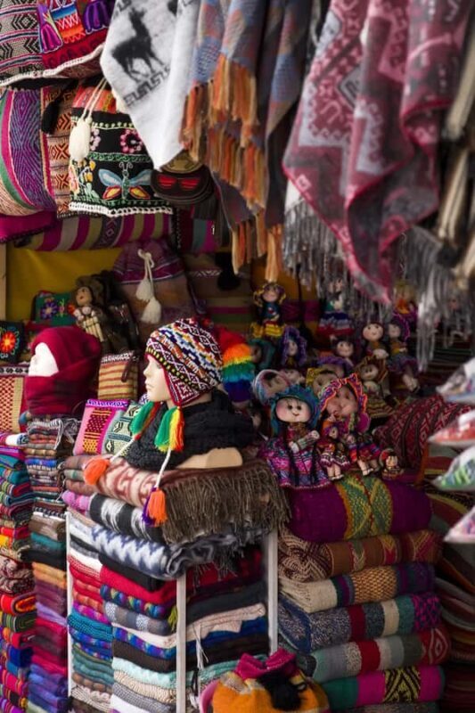 Cusco: Visit to the Pisac Market and the Ollantaytambo Fortress. - Key Points
