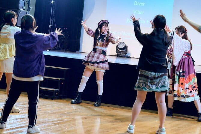 Cyalume Dance Workshop with English guide - An Exciting Twist on Japanese Fan Culture: The Cyalume Dance Workshop in Tokyo