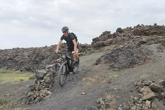 Cycle among volcanoes: Discover the essence of Lanzarote - Practical details that matter
