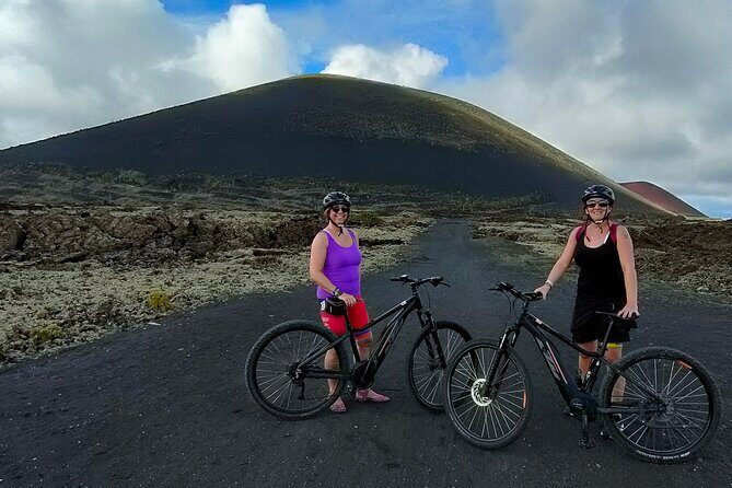 Cycle among volcanoes: Discover the essence of Lanzarote - The Sum Up