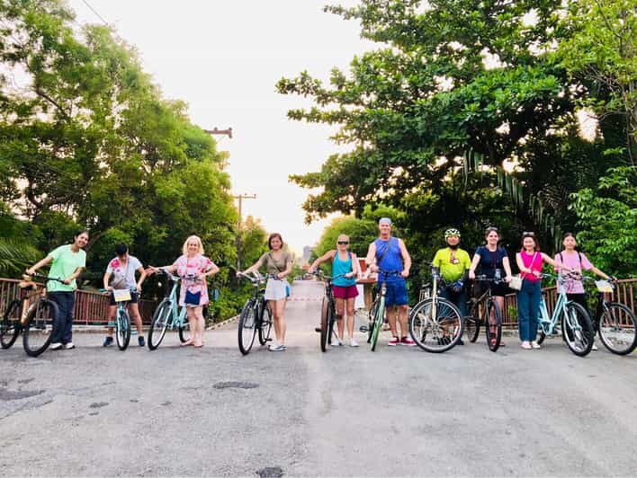 Cycling in the public park in Bangkok - Key Points