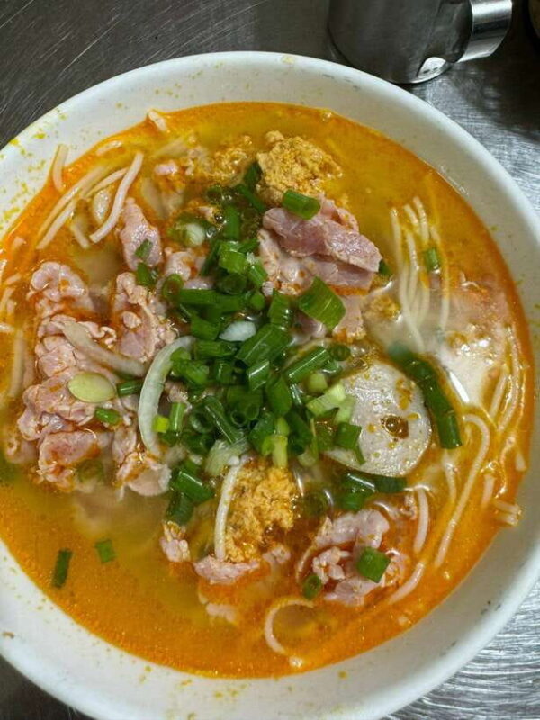 Da Nang City Street Food Tour With Live Music Tien Sa Show - An in-depth look at the Da Nang Street Food & Culture Tour