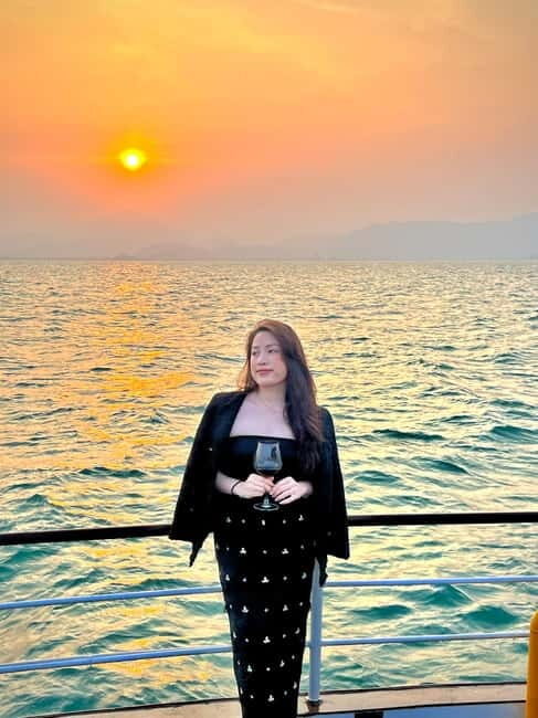 Da Nang: Experience a Magical Sunset Dinner Cruise in DN Bay - What to Expect on the Sunset Dinner Cruise