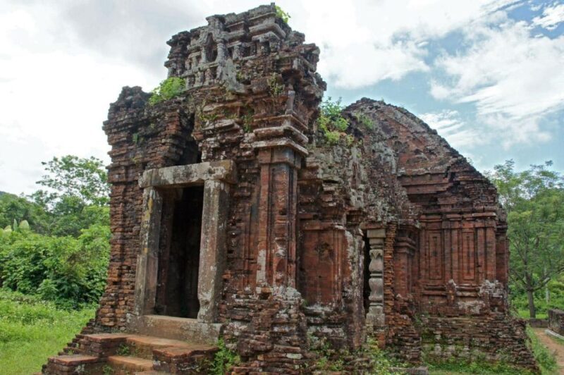 Da Nang: My Son Sanctuary and Hoi An Old Town Private Tour - Lunch and a Taste of Local Flavors