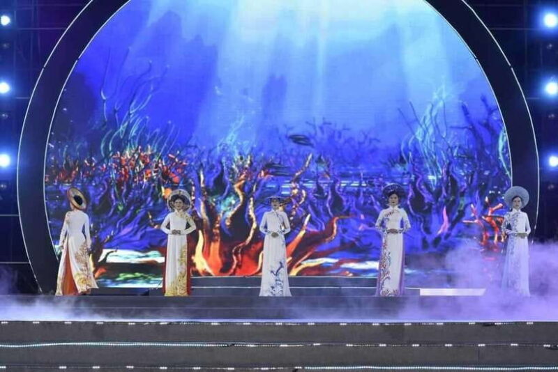 Da Nang: Traditional Vietnamese Ao Dai Elegance Show - An In-Depth Look at the Ao Dai Show Experience