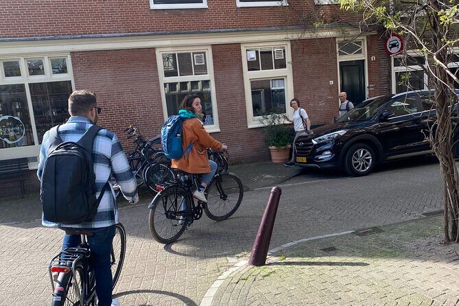 Daily group bike tour in Spanish. - Key Points