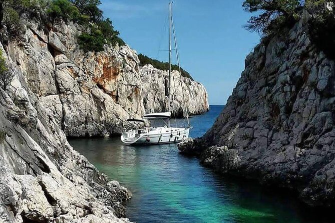 Daily sailing trip in the Orosei coves with lunch - Who Is This Tour Best For?