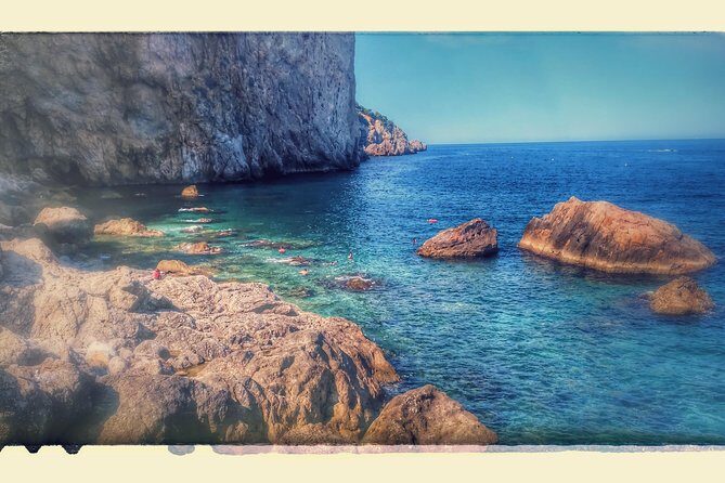 Dalí Museum and Costa Brava Small Group Tour from Girona - Transportation and Group Size