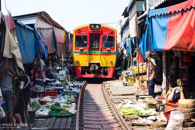 Damnoen Saduak Floating Market & Maeklong Train Market Tour - A Thorough Look at the Market Tour