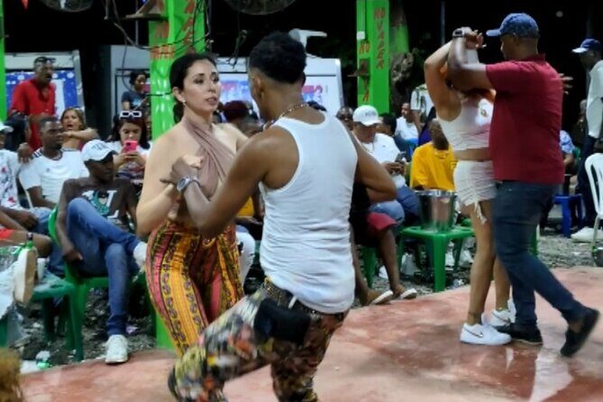 Dance Dominican bachata on Mondays - Discover the Soul of Dominican Bachata on a Monday Night Tour