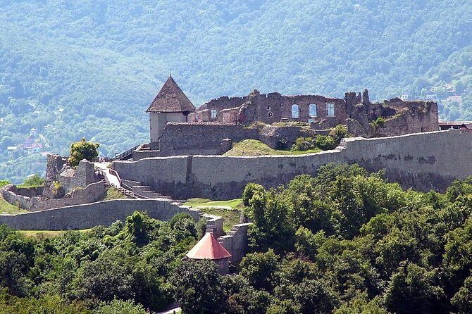 Danube Bend Private All Day Tour with Lunch, with entrance fees and cruise - Who Should Consider This Tour?