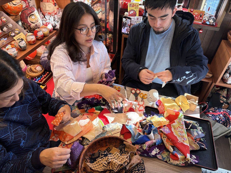 Daruchans House: Daruma Cloth-Covering Experience - A Daruma workshop in Jindaiji