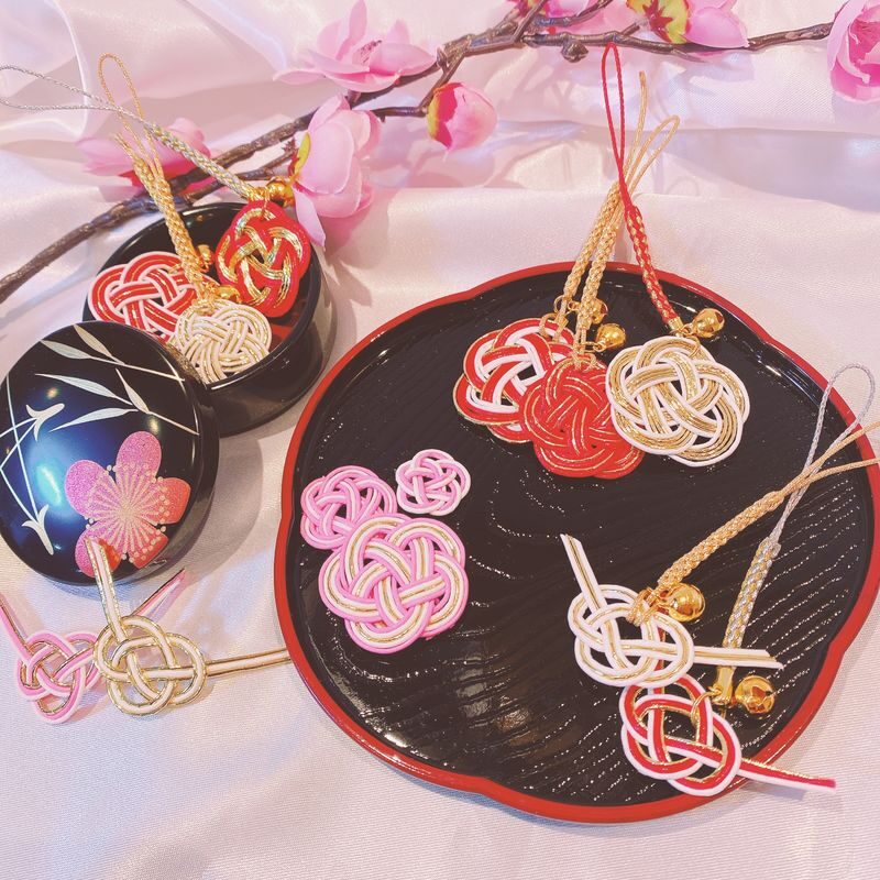 Daruma Workshop by Making your Own Japanese Souvenir in Shinjuku - Who Will Get the Most From It