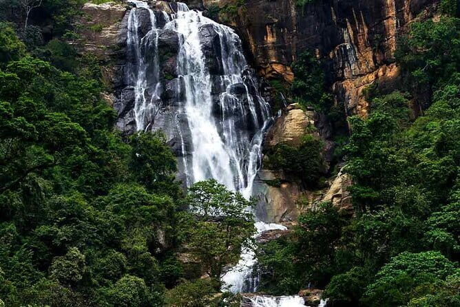 Day Tour Ella with Train Ride, Little Adams Peak and Nine Arches - Little Adam’s Peak: A Short, Rewarding Hike
