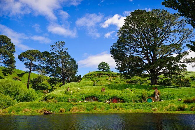 Day Tour Hobbiton + Rotorua from Auckland in Luxury Minibus - Explore Middle-earth and Maori Culture in a Single Day