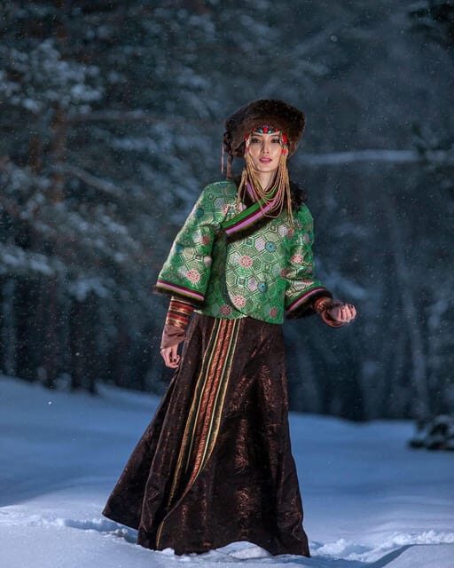 Day tour with Traditional clothes and photographer - Key Points