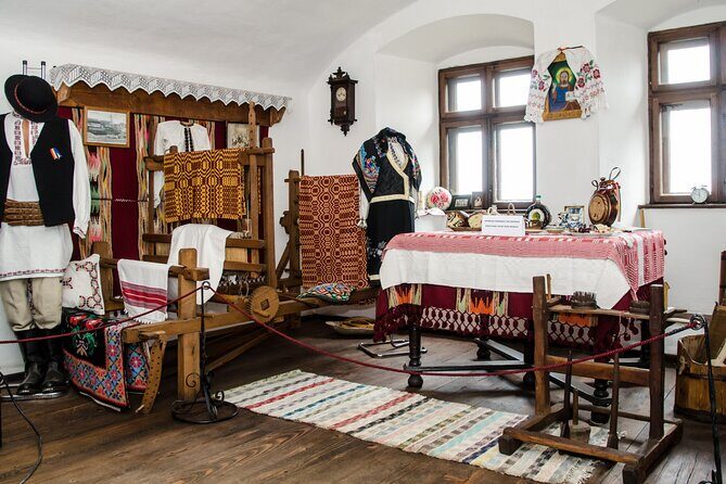 Day Trip Bear Sanctuary, Bran Castle, Rasnov Fortress from Brasov - FAQs