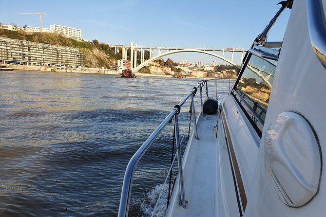 Day trip by private yacht to Curva da Lomba from Porto - A Relaxing Day on the Douro: Private Yacht to Curva da Lomba from Porto