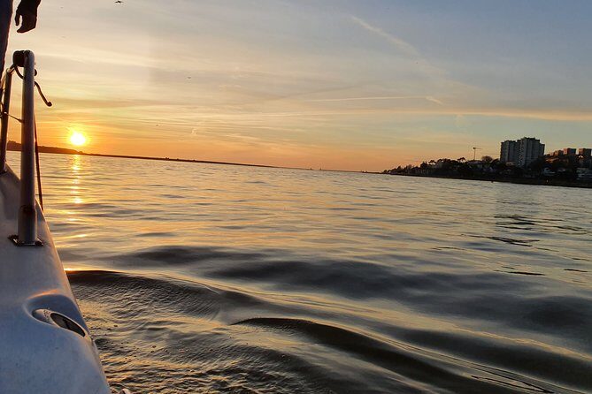 Day trip by private yacht to Curva da Lomba from Porto - FAQs