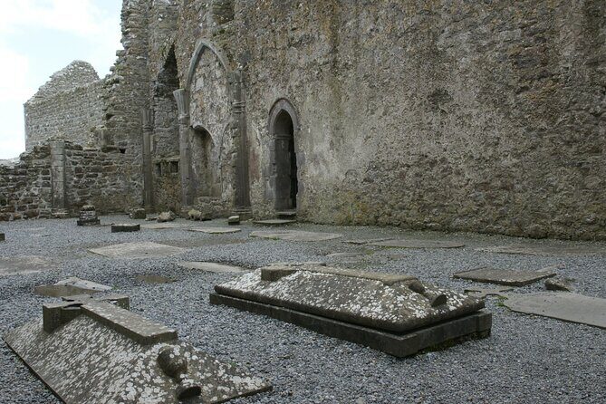 Day trip to Cliffs of Moher & Bunratty Castle and Ennis - FAQ