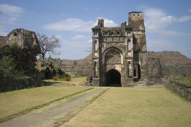 Day Trip to Ellora Caves & Daulatabad Fort (Guided Tour by Car from Aurangabad) - A Detailed Look at the Tour Experience