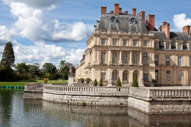 Day Trip to Fontainebleau : Horse Riding, Gastronomy and Castle - An In-Depth Look at the Fontainebleau Day Trip