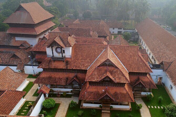 Day trip to Kanyakumari beach and Padmanabhapuram palace - Visiting Kanyakumari Beach: Where Land Meets Ocean