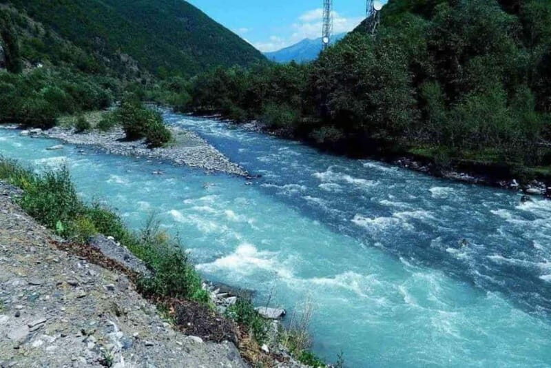 Day Trip to Mount Kazbegi and Gudauri with Licensed Guide - Why This Tour Is Worth Considering