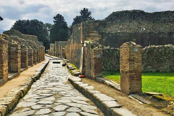 Day trip to Pompeii from Naples - In-Depth Review of the Pompeii Day Trip from Naples