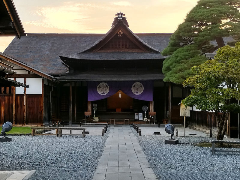 Day trip to Takayama & Shirakawa-go with a local guide - Does the price make sense?