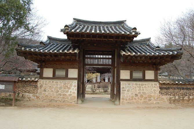Day Trip to Yongin Daejanggeum and Korean Folk Village from Seoul - Tasting Traditional Korean Cuisine: A Cultural Taste