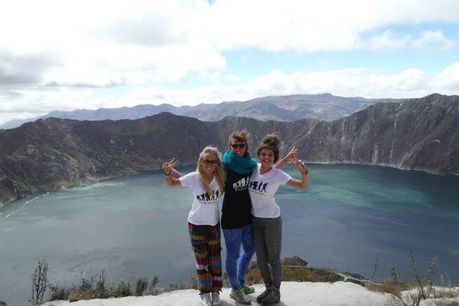 Daydream in Quilotoa: Laguna's Enchanting Embrace Awaits - Key Points