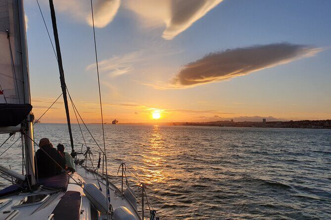 Daytime/Lisbon Sunset Boat with history and wine (small group) - Key Points