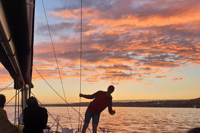 Daytime/Lisbon Sunset Boat with history and wine (small group) - The Value of the Tour