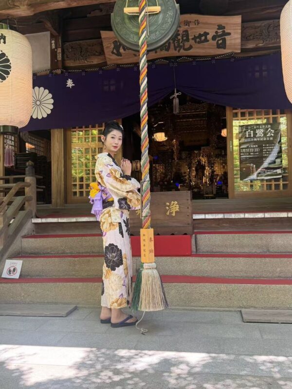 Dazaifu Tenmangu Shrine - Kimono Rental Experience (Fukuoka) - Getting dressed for a day in Dazaifu